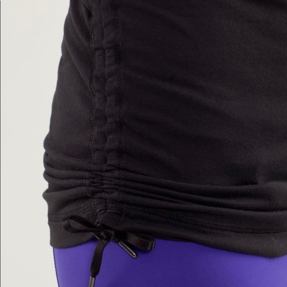 Lululemon Some Like It Hot Tank. Black / Faded Dot Embossed Black. Size 4. - Picture 7 of 11